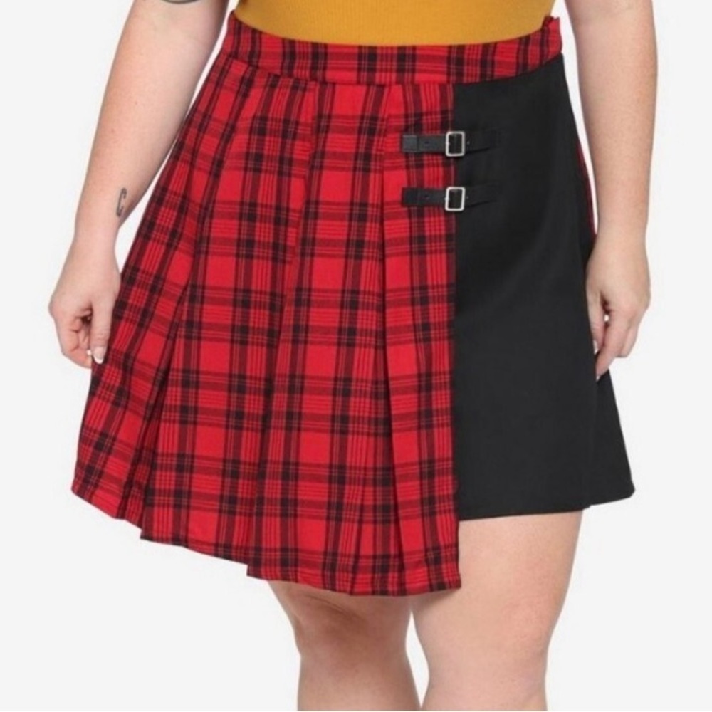 Hot Topic Red & Black Plaid Asymmetrical Buckle Skirt - Size 26 (4)